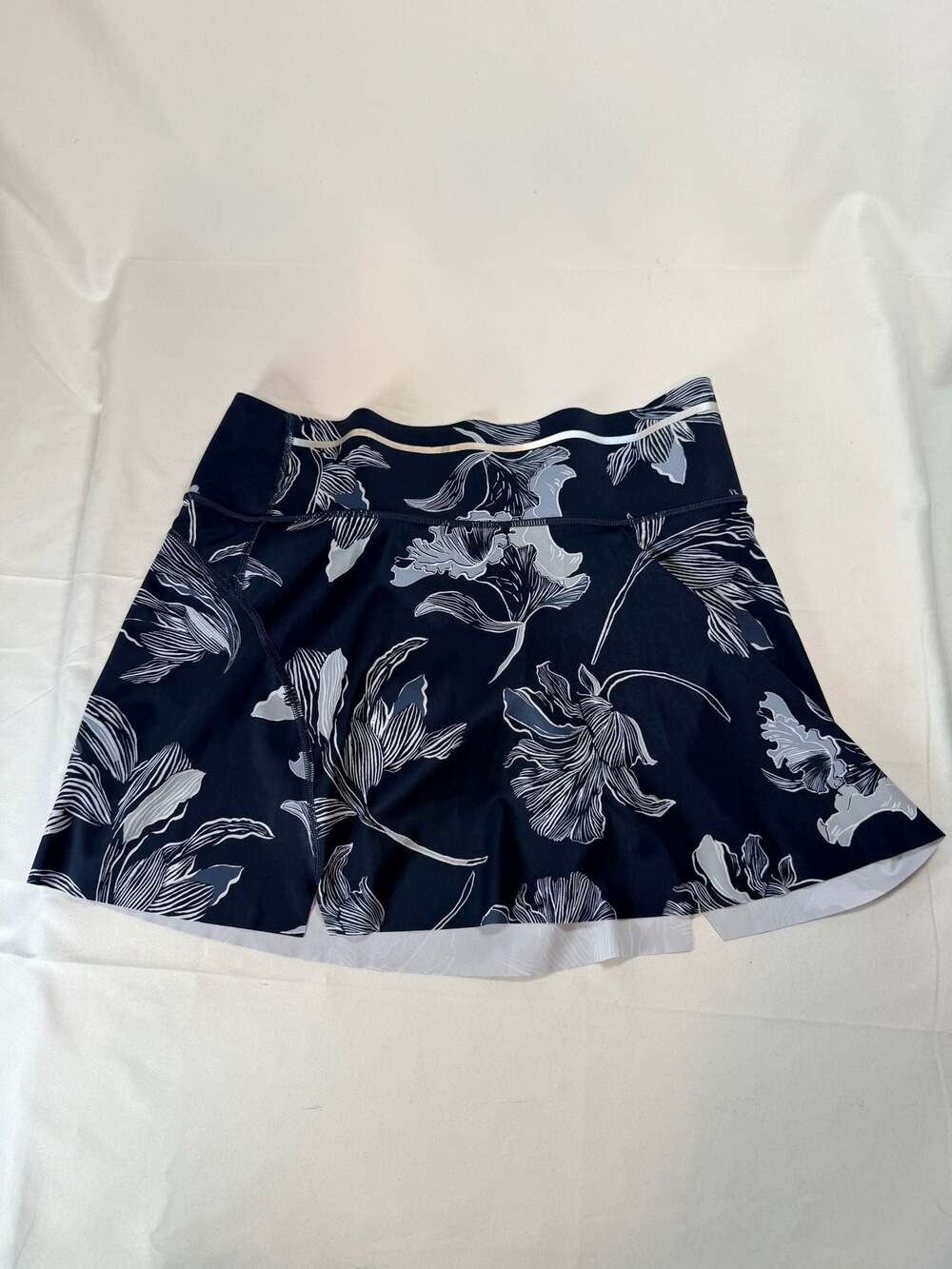 Athleisure Tennis core Athleta Floral Sonic Skort Women’s Small Navy NWT Tennis